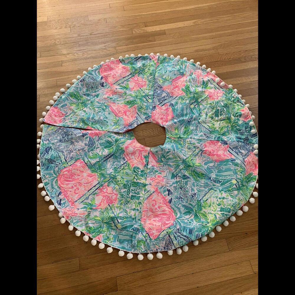 LILLY PULITZER Multi Bohemian Queen Beach Pink Blue Pom Pom CHRISTMAS Tree Skirt
